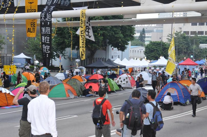 Người biểu tình Hong Kong tăng lều bạt, "thi gan" với chính quyền ảnh 3