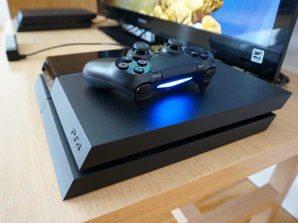 Lượng bán PS4 đạt 1 triệu chiếc trong ngày đầu tiên ảnh 1