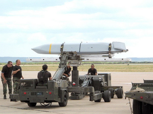 Tên lửa hành trình AGM-158 JASSM. (Nguồn: www.defenseindustrydaily.com) Ba Lan xúc tiến mua hơn 230 tên lửa hành trình của Mỹ ảnh 1