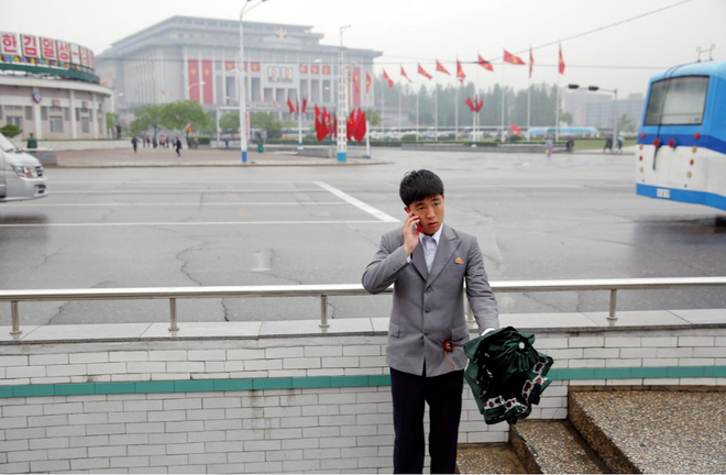 Ngành kinh doanh điện thoại ở Triều Tiên đang lách trừng phạt thế nào? ảnh 1