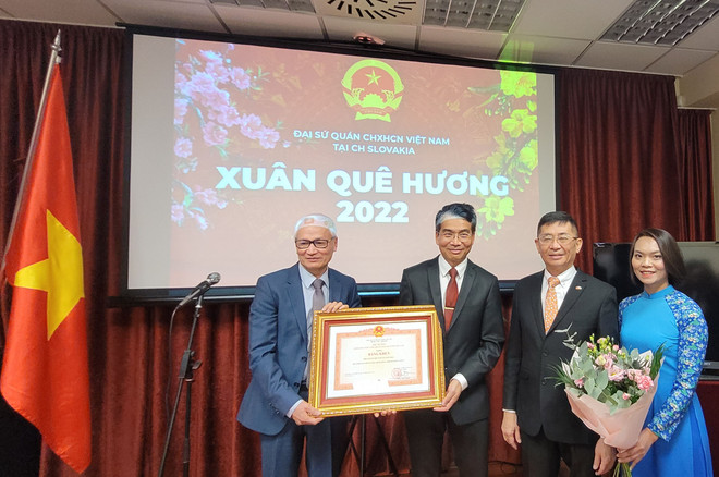 “Xuân Quê hương 2022” ấm áp, đậm văn hóa Việt tại Slovakia ảnh 2