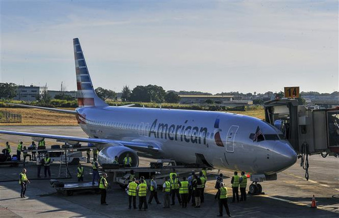 Máy bay của Hãng hàng không Mỹ American Airlines hạ cánh xuống sân bay quốc tế Jose Marti ở Havana (Cuba). (Ảnh: AFP/TTXVN) Cuba: Thông báo của Mỹ nối lại hoàn toàn việc cấp thị thực là tích cực ảnh 1