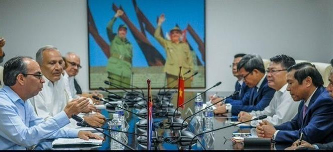 Ủy viên Trung ương Đảng, Phó Trưởng Ban Thường trực Ban Tuyên giáo Trung ương Lại Xuân Môn hội đàm cùng Bí thư Trung ương Đảng, Trưởng Ban Tư tưởng Trung ương Đảng Cộng sản Cuba Rogelio Polanco Fuentes, hồi tháng 8/2022. (Ảnh: Mai Phương/TTXVN) Việt Nam và Cuba tăng cường hợp tác trong công tác tôn giáo ảnh 2