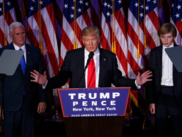 Ông Donald Trump (giữa). (Nguồn: EPA/TTXVN) Bà Merkel theo dõi bầu cử Tổng thống Mỹ với "sự căng thẳng đặc biệt" ảnh 1