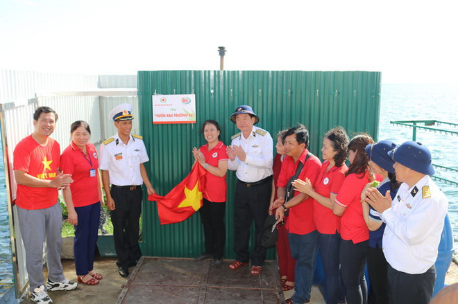 Hội Chữ thập Đỏ và Hải quân khánh thành "Vườn rau Trường Sa" ảnh 1