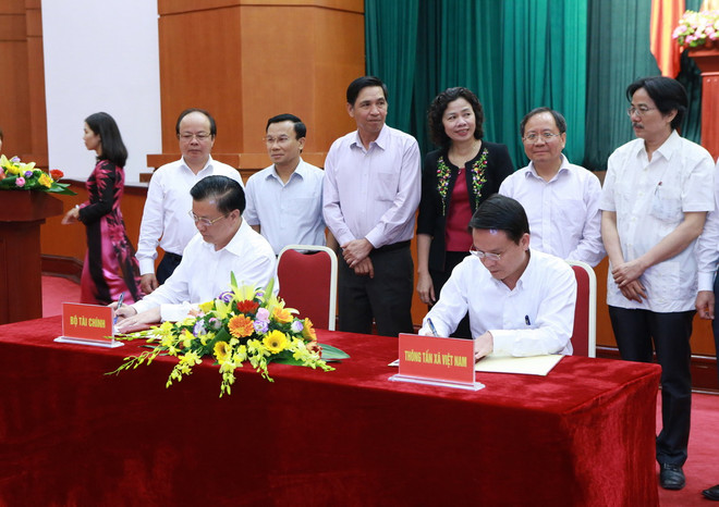 Ký kết phối hợp thông tin tuyên truyền về lĩnh vực tài chính ảnh 1