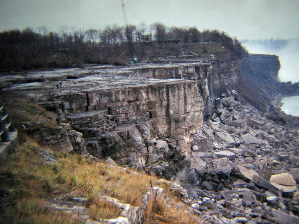 Ấn tượng với cảnh Thác Niagara lần đầu khô cạn sau 12.000 năm ảnh 1