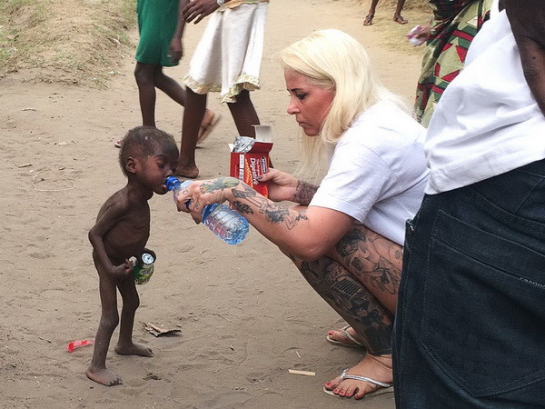 Tình nguyện viên "vô danh" là người truyền cảm hứng nhất thế giới ảnh 1