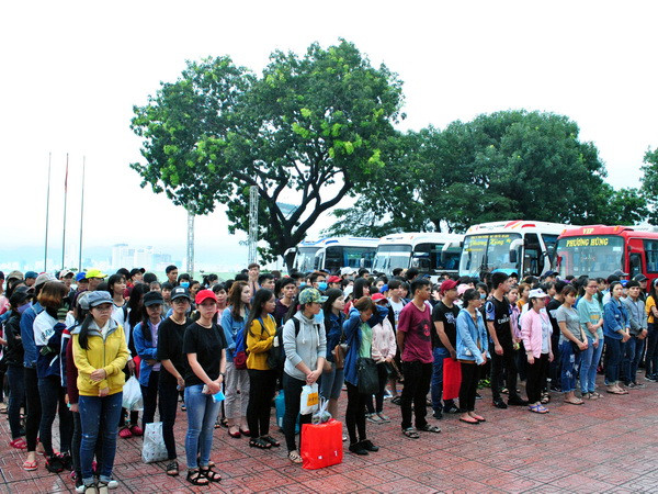 Hỗ trợ xe đưa sinh viên các tỉnh miền Trung về quê đón Tết ảnh 1