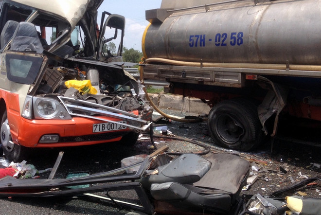 [Photo] Tai nạn thảm khốc ở cao tốc Trung Lương, 3 người chết ảnh 1