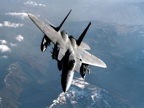 [Videographics] Cận cảnh máy bay chiến đấu nạp nhiên liệu trên không ảnh 1