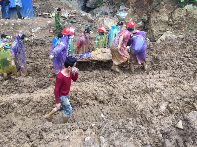 Vụ sập hang khai thác vàng ở Hòa Bình: Đã tìm thấy một nạn nhân ảnh 1