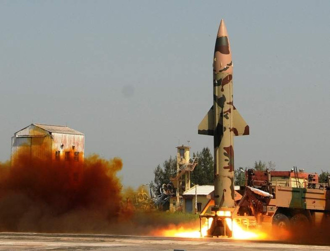 Ấn Độ thử thành công tên lửa Prithvi-II có thể mang đầu đạn hạt nhân ảnh 1