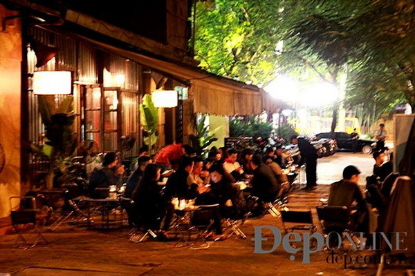 Lang thang thưởng thức không gian càphê vỉa hè Hà Nội ảnh 2