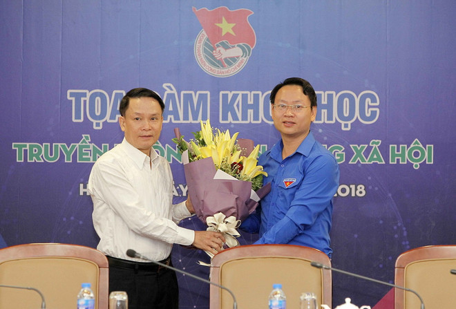 Người dùng mạng xã hội cần "like và share có trách nhiệm" ảnh 3