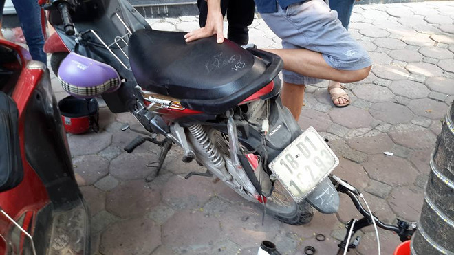 Hà Nội: Cả dãy phố mất điện vì một chiếc xe ôtô mất lái ảnh 7