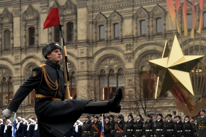 Nga, Belarus tổ chức hoạt động kỷ niệm 97 năm Cách mạng tháng 10 ảnh 1