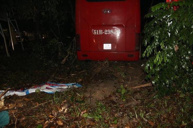 Bình Dương: Hai xe khách giường nằm đâm nhau, nhiều người hoảng loạn ảnh 4