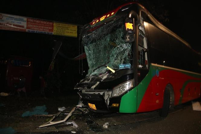 Bình Dương: Hai xe khách giường nằm đâm nhau, nhiều người hoảng loạn ảnh 3