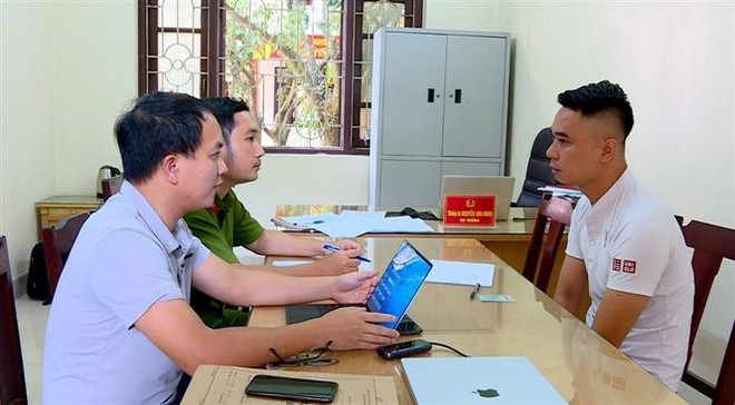 Công an tỉnh Bắc Ninh vừa triệt phá thành công đường dây cá độ bóng đá qua mạng với tổng số tiền hơn 1.000 tỷ đồng. (Ảnh: TTXVN phát) Tăng cường đấu tranh với tội phạm liên quan đến cá độ bóng đá ảnh 1