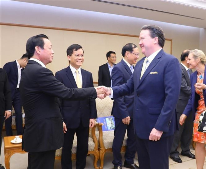 Phó Thủ tướng Trần Hồng Hà tiếp Đại sứ Hoa Kỳ tại Việt Nam Marc Knapper. (Ảnh: Văn Điệp/TTXVN) Thúc đẩy hợp tác chuyển đổi xanh giữa Việt Nam với Hà Lan, Hoa Kỳ ảnh 2