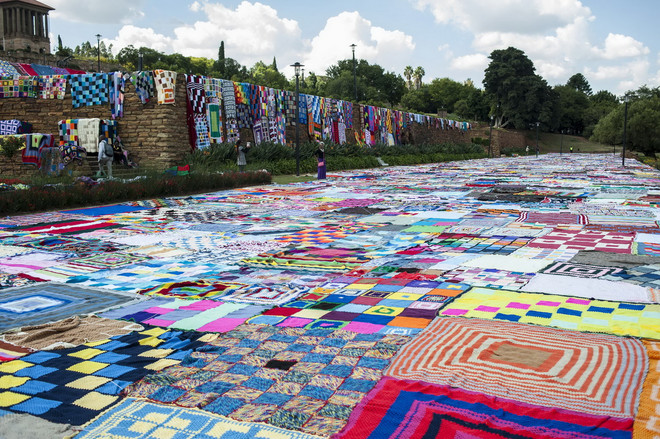 [Photo] Nam Phi phá kỷ lục Guinness với tấm thảm ghép khổng lồ ảnh 3