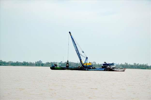 An Giang: Nóng tình trạng khai thác cát trái phép ở khu vực biên giới ảnh 1