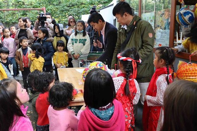 Ấm áp Ngày hội gia đình, Tết Trung thu Việt Nam tại Brussels ảnh 2