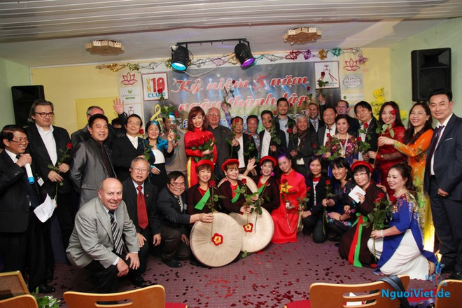 Văn nghệ - chiếc cầu nối văn hóa đối ngoại Việt Nam-Đức ảnh 1
