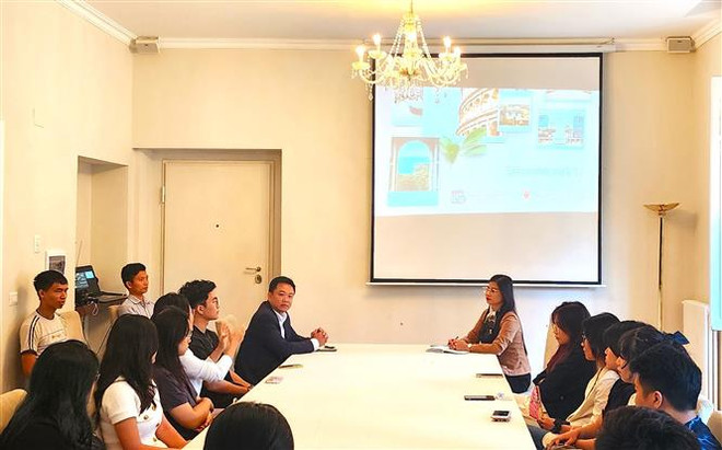 Hỗ trợ các tân sinh viên Việt Nam sớm hòa nhập tại Italy ảnh 1