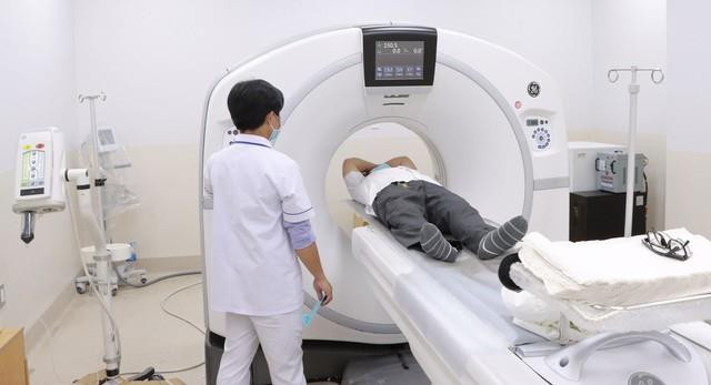 Máy chụp MRI hỏng, Bệnh viện Ung bướu TP.HCM huy động hỗ trợ ảnh 1