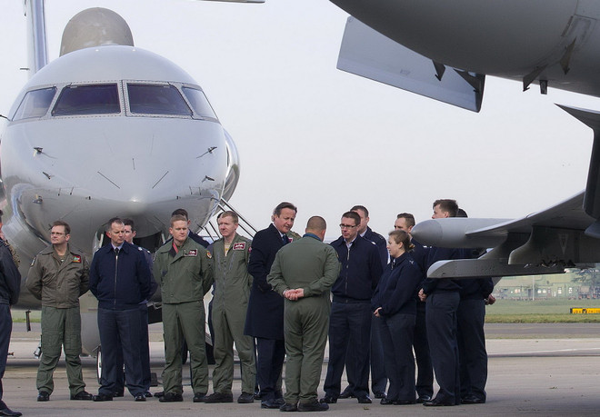 Thủ tướng Anh hối thúc Quốc hội ủng hộ mở rộng oanh kích IS ảnh 1