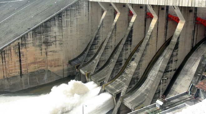 17 giờ ngày 4/9, mở một cửa xả đáy của nhà máy thủy điện Hòa Bình ảnh 1