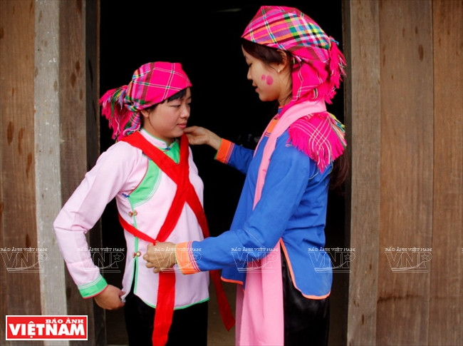 Độc đáo đám cưới người Giáy ở Tả Van với nhiều phong tục cổ ảnh 10