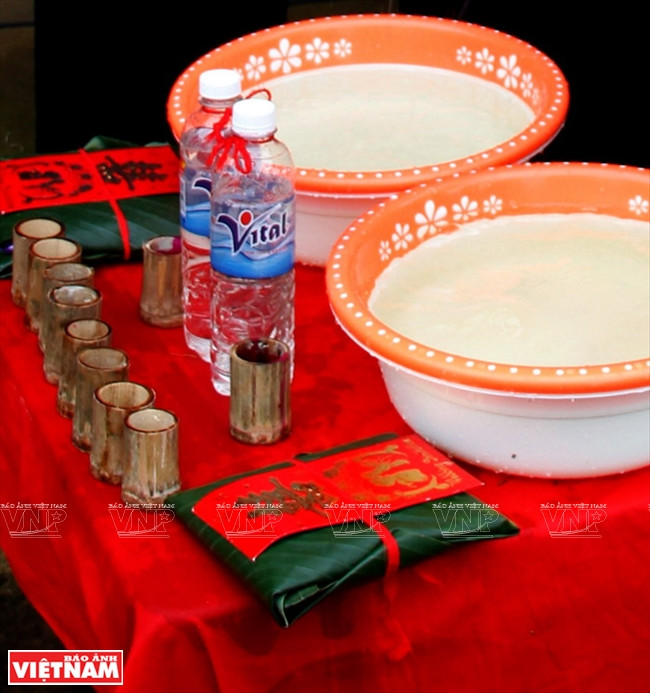 Độc đáo đám cưới người Giáy ở Tả Van với nhiều phong tục cổ ảnh 2