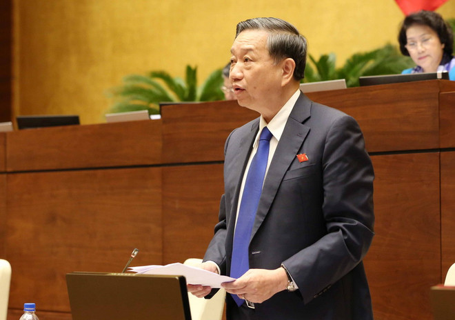 Cần quy định cụ thể việc sử dụng vũ khí trong khi thi hành nhiệm vụ ảnh 1