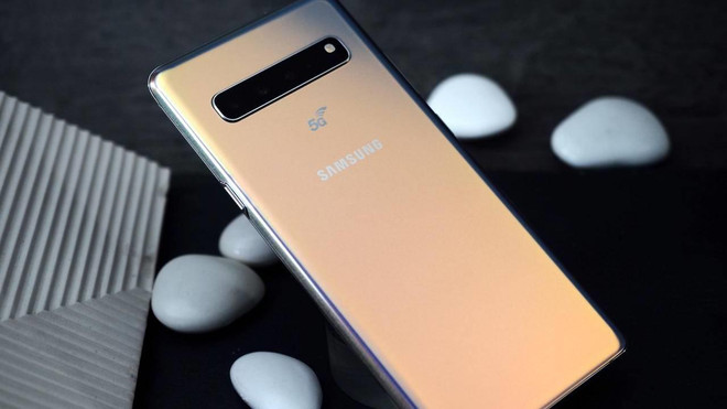Điện thoại Samsung Galaxy S10 5G. (Nguồn: SlashGear) Samsung vượt qua doanh số 1 triệu chiếc Galaxy S10 5G ở Hàn Quốc ảnh 1