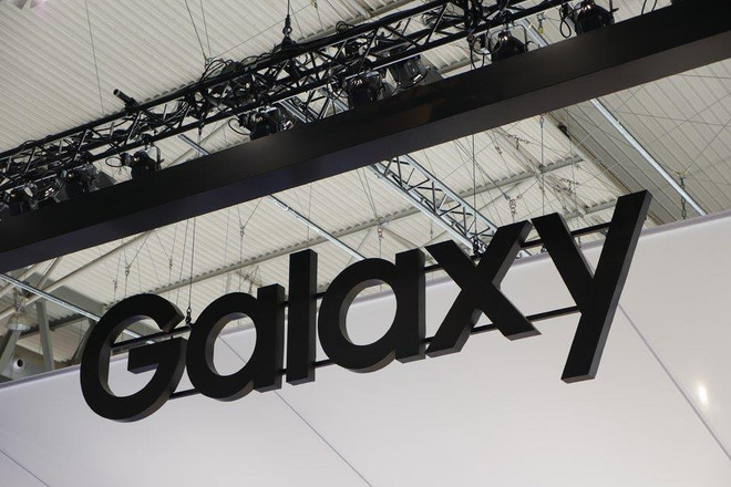 (Nguồn: PhoneArena) Samsung có thể ra điện thoại tầm trung Galaxy A90 chạy mạng 5G ảnh 1