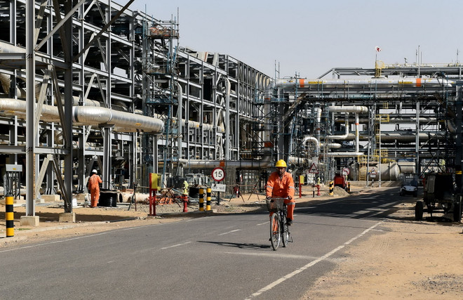 Giá dầu châu Á tăng trở lại từ mức thấp nhất trong 12 năm ảnh 1