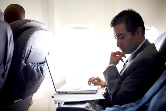 "Ngã ngửa" vì mất gần 1.200 USD chỉ để đọc email trên máy bay ảnh 1