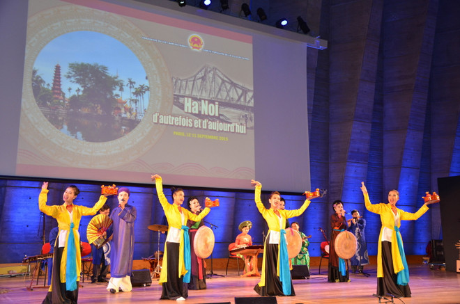 Khán giả Pháp cuốn hút trước âm nhạc truyền thống Việt Nam ảnh 2