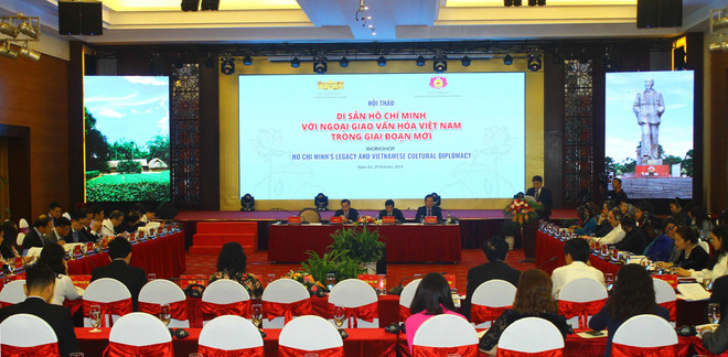 Quang cảnh Hội thảo. (Ảnh: Tá Chuyên/TTXVN) Hội thảo quốc tế “Di sản Hồ Chí Minh với ngoại giao văn hóa Việt Nam” ảnh 2