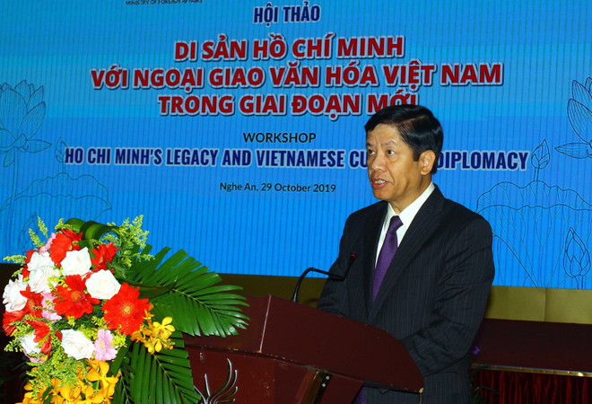 Thứ trưởng Bộ Ngoại giao Nguyễn Quốc Cường phát biểu tại Hội thảo. (Ảnh: Tá Chuyên/TTXVN) Hội thảo quốc tế “Di sản Hồ Chí Minh với ngoại giao văn hóa Việt Nam” ảnh 4