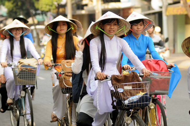 [Photo] Hàng trăm nữ sinh mặc áo dài đạp xe vì môi trường ảnh 3