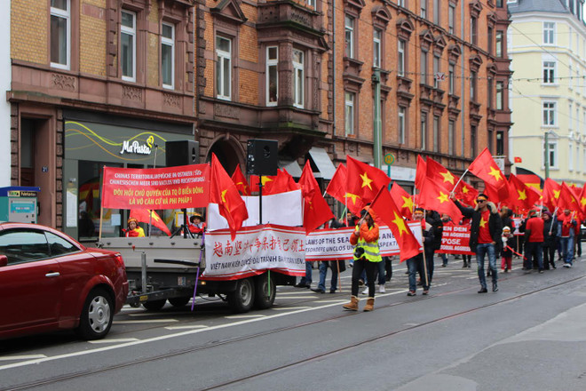 Người Việt ở Đức phản đối Trung Quốc gây căng thẳng Biển Đông ảnh 2