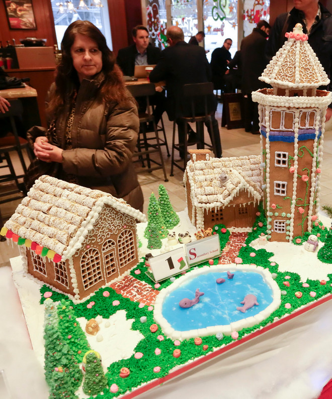 [Photo] Đón Giáng sinh sớm với những chiếc bánh gừng hình ngôi nhà ảnh 3