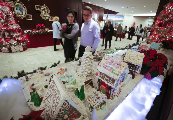 [Photo] Đón Giáng sinh sớm với những chiếc bánh gừng hình ngôi nhà ảnh 2