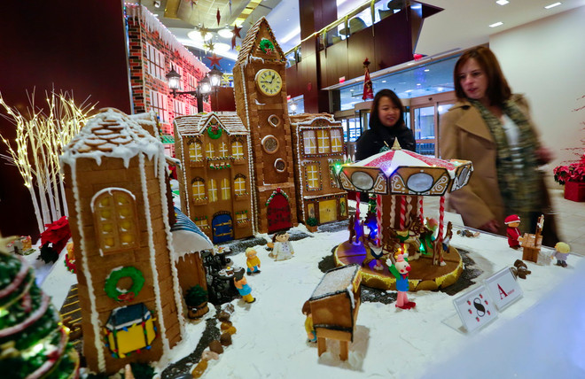 [Photo] Đón Giáng sinh sớm với những chiếc bánh gừng hình ngôi nhà ảnh 1