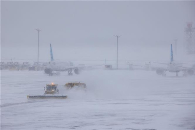 Bang New York hạn chế hoạt động đường bộ và đường không do bão tuyết ảnh 1