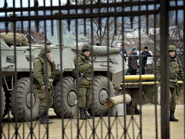 Tự vệ Crimea kiểm soát thêm 1 căn cứ hải quân Ukraine ảnh 1